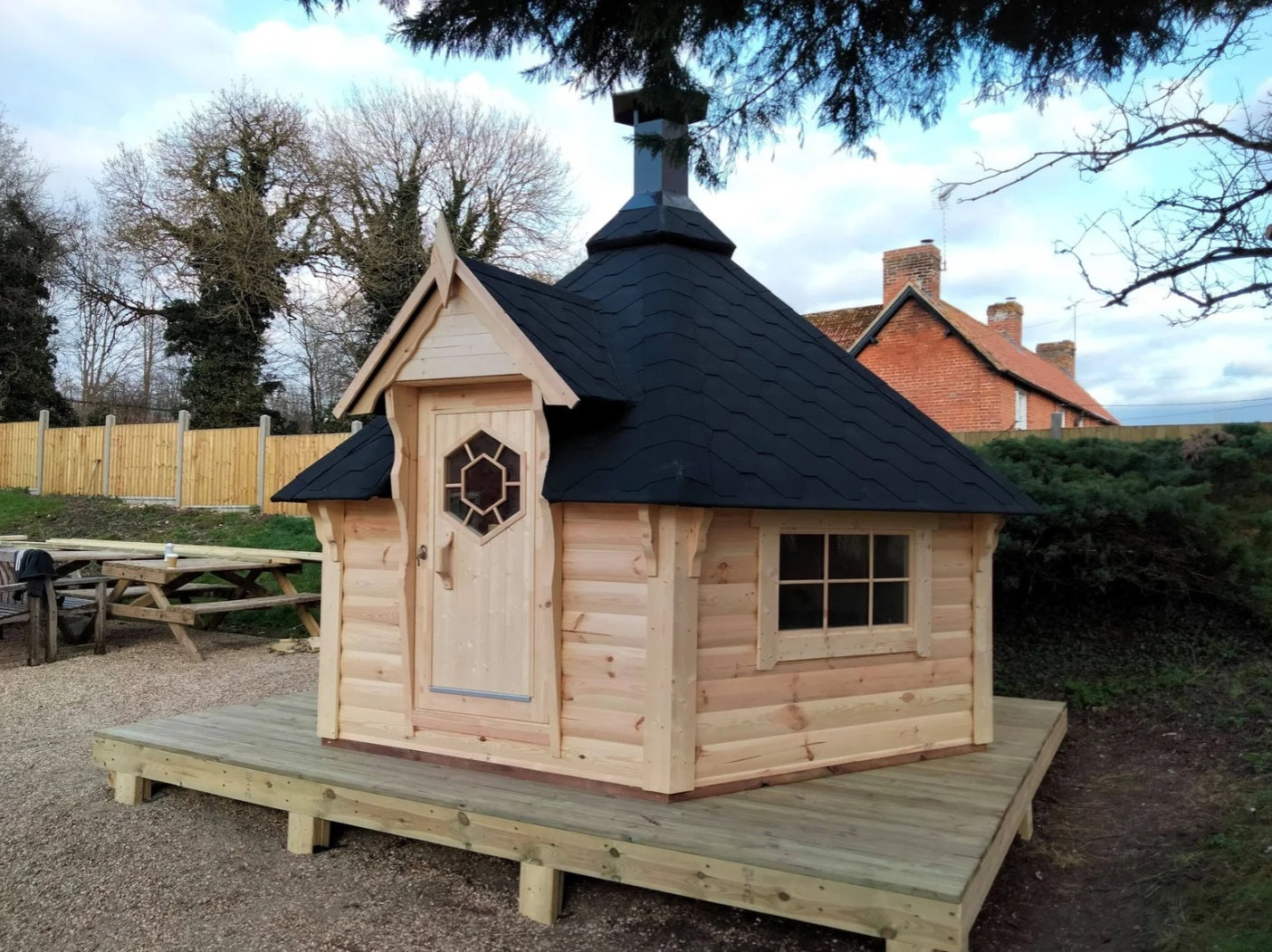 9.2 M² Grill Cabin - Stylish Garden Escape
