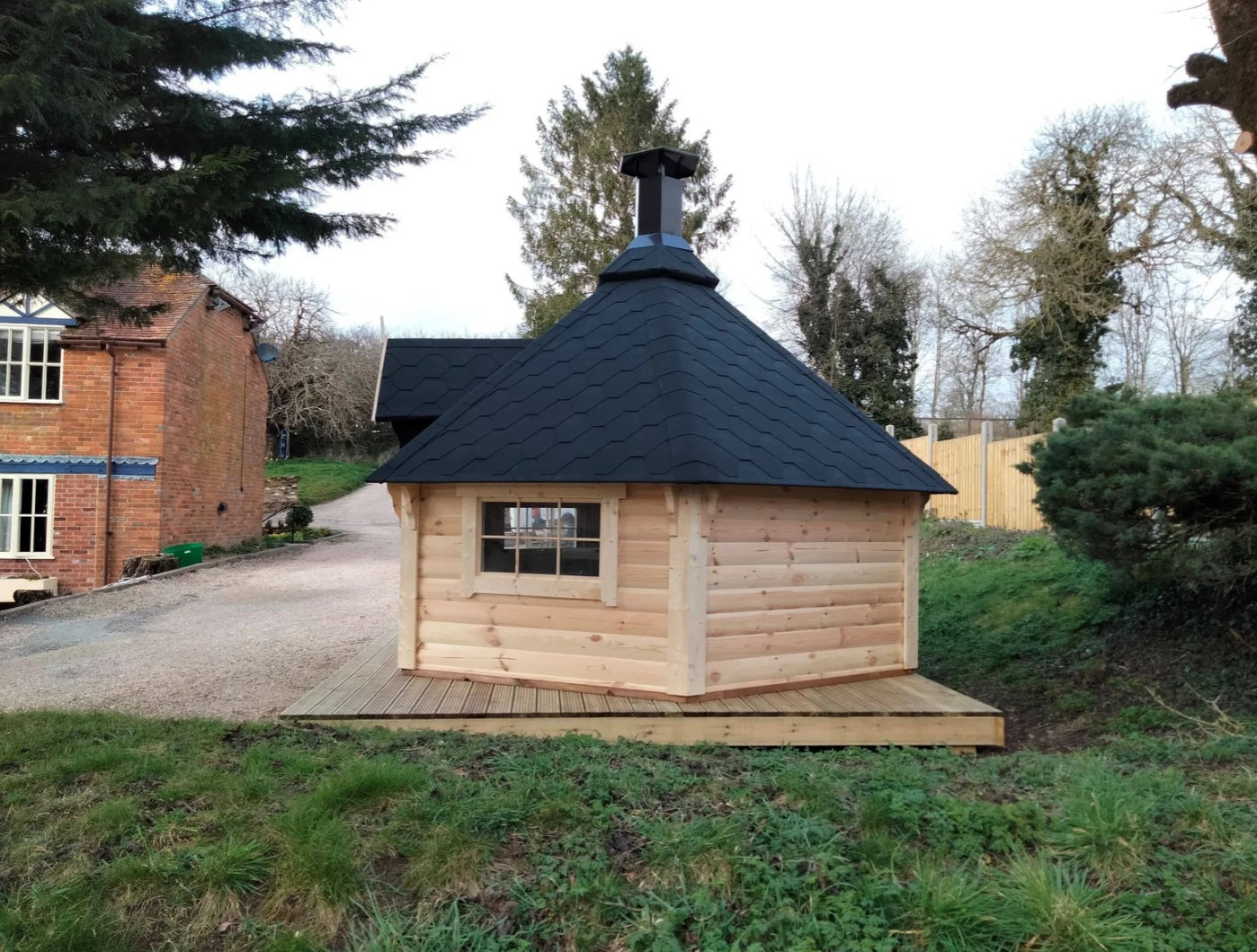 9.2 M² Grill Cabin - Stylish Garden Escape